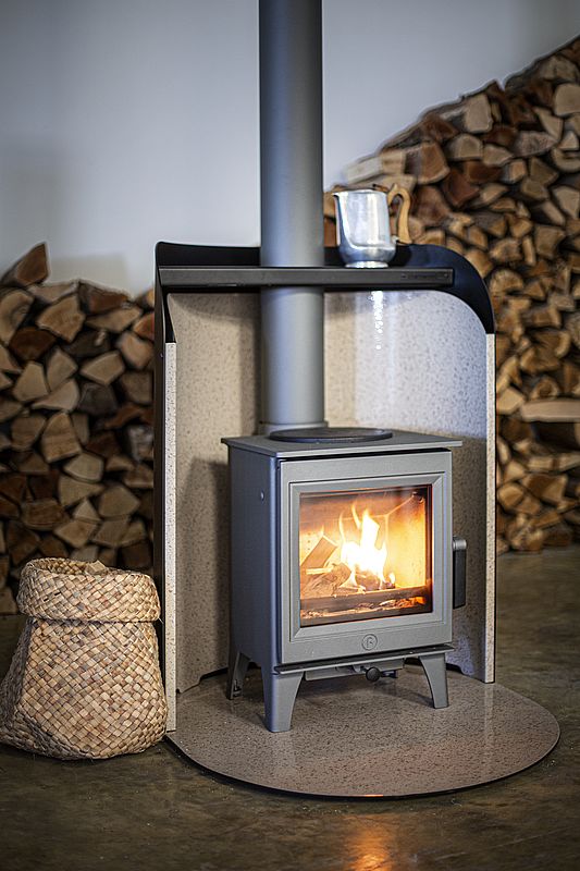 Charnwood Cranmore 3 Wizualizacja pieca wolnostojącego Cranmore 3 w zabudowie z kapsułą
